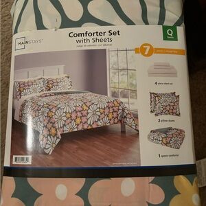 New queen comforter set with sheets!